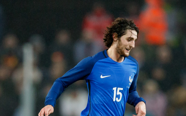 Футболистът на Пари Сен Жермен Адриен Рабио пусна отворено писмо