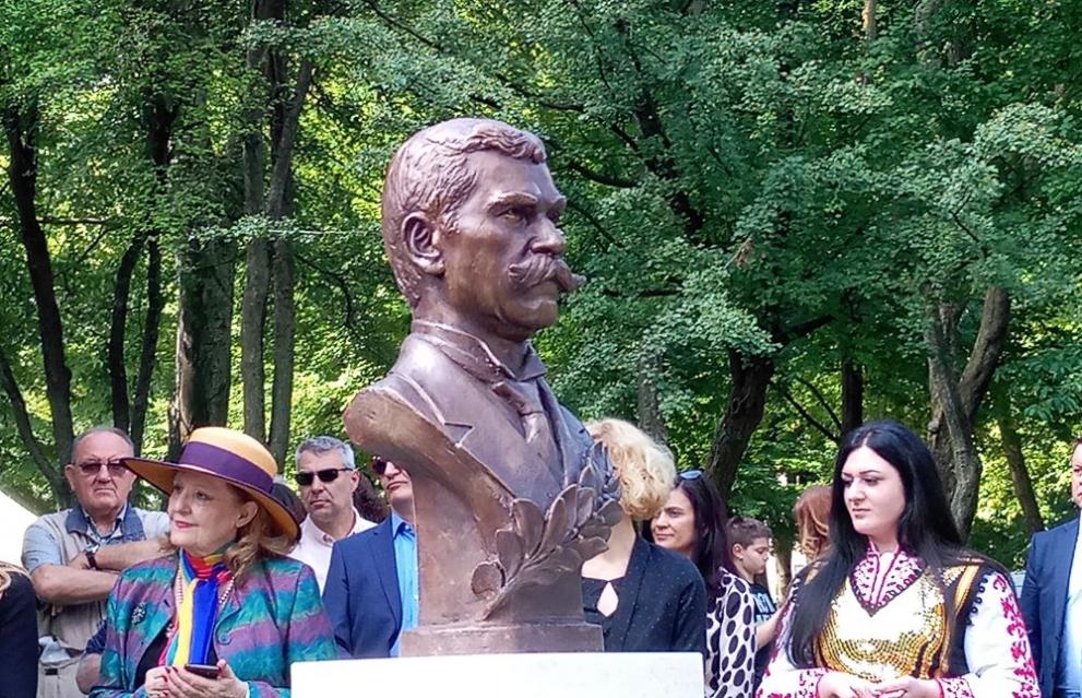  Премиерът Борисов откри монумент на патриарха на българската литература Иван Вазов в парка Бундек в Загреб 