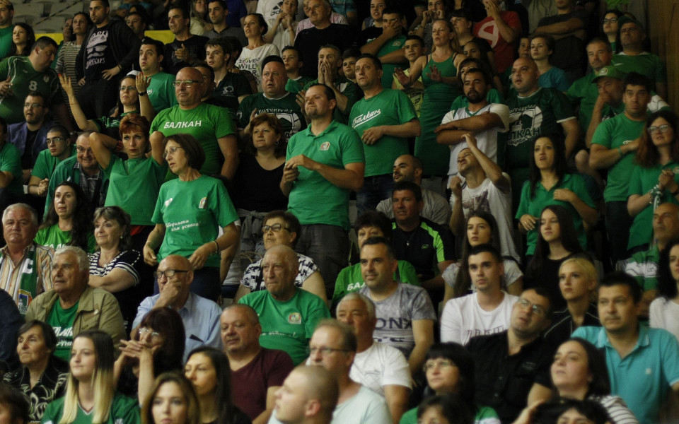 Феновете на Балкан с шествие преди третия мач от баскет-финала