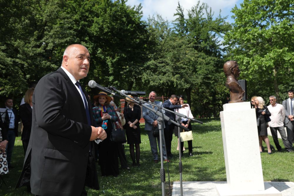 Премиерът Бойко Борисов откри паметник на патриарха на българската литература Иван Вазов в парка Бундек в Загреб.