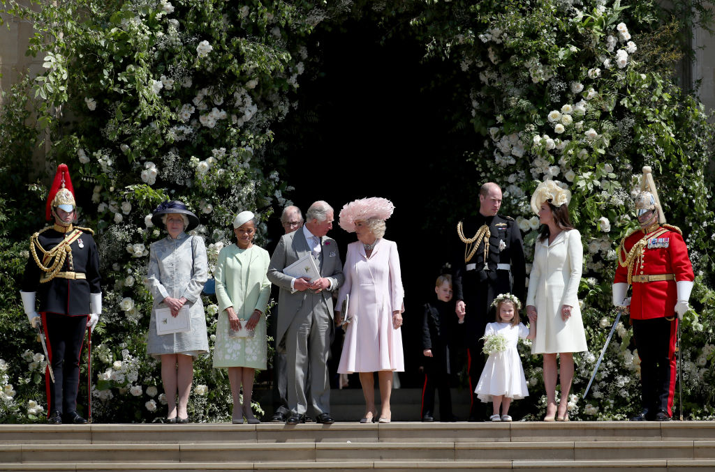 Принц Джордж и принцеса Шарлот заедно с част от кралското семейство