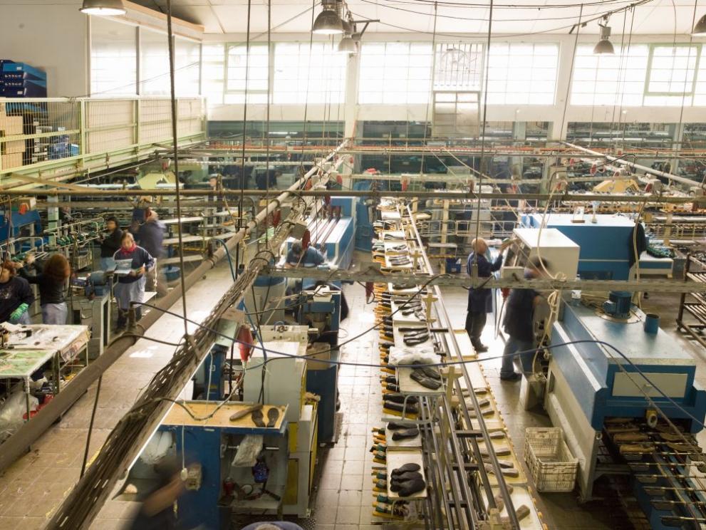  текстилни служащи 