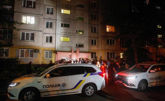  Полицейски коли пред дома на Бабченко в деня на убийството 