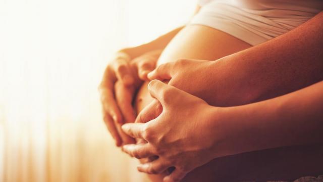 Коледно чудо: Жена с две матки роди две момиченца