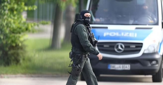 Германски полицай застреля мъж който рани с нож двама души