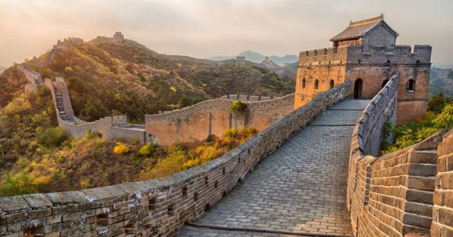 Великата китайска стена е един от символите на Китай Тя