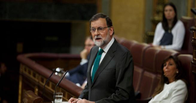 Испанският министър председател Мариано Рахой бе отстранен от поста си чрез