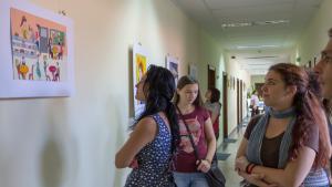 Ученици на Ема Вертерова с изложба при Областния управител