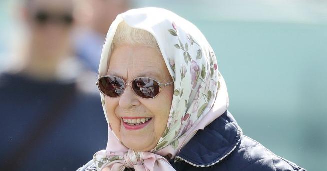 Кралица Елизабет Втора е претърпяла успешна очна операция за лечение