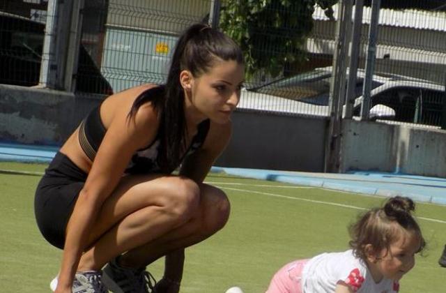 Родители и деца на възраст от 6 месеца до 3 години се включиха в спортния празник „Победители с мама и татко”.