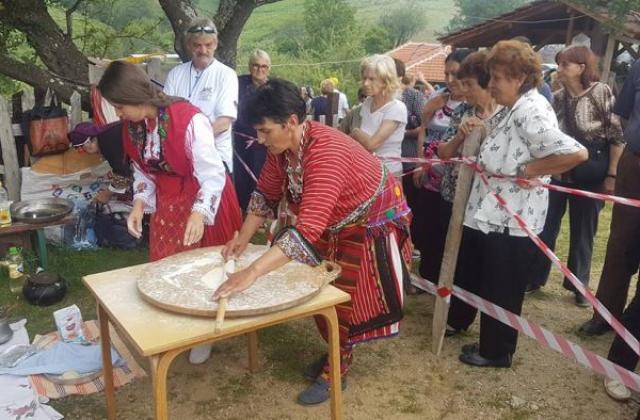 Белица взе участие в събора „ Бабина баница” 2018 в Македония