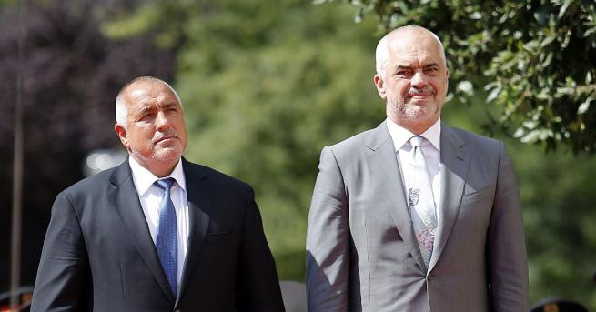 Премиерът Бойко Борисов получи медал за признателност от албанския си