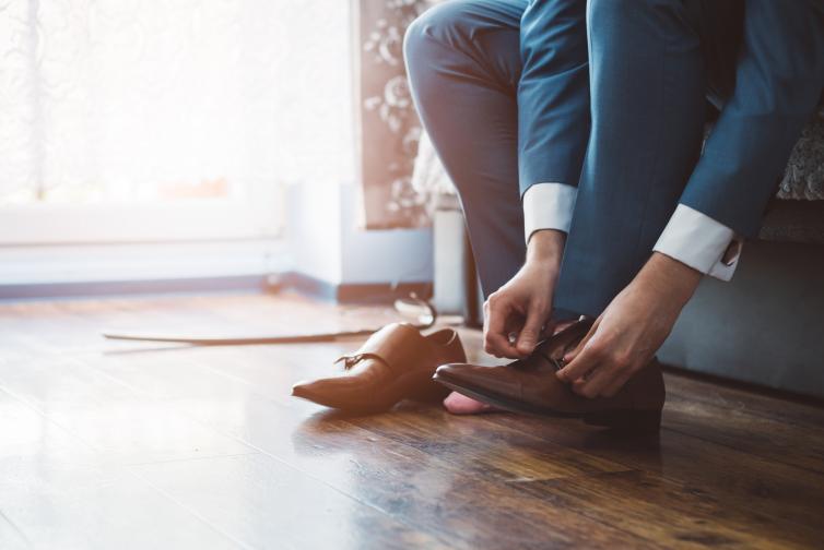  Чифт хубави обувки. Без значение дали са ежедневни или публични, дамите виждат, когато имате отношение към обувките си. Нещо значимо - поддържайте ги постоянно чисти. 