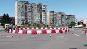 Изграждат временно кръгово кръстовище в Търговище