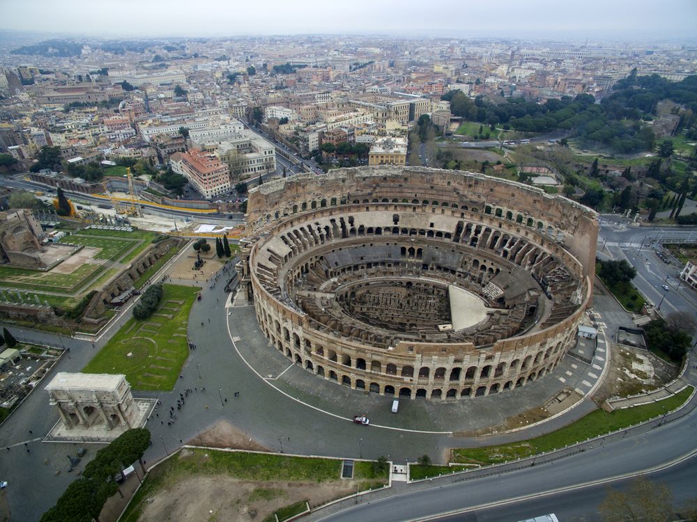 Колизеумът е символ не само на Рим и на Италия, а и на силата на цяла една велика империя. Най-големият амфитеатър в Античността е наричан Амфитеатър на Флавиите или Амфитеатър на Цезарите, а името Колизеум му е било дадено към VIII век. Строителството му започва император Веспасиан през 72 г. сл. н. е., а неговият син Тит го открива.