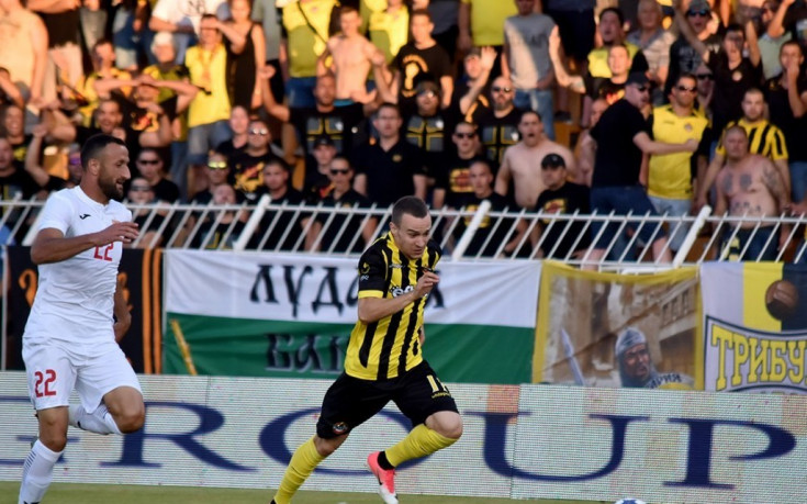 Ботев показа вратата на още един