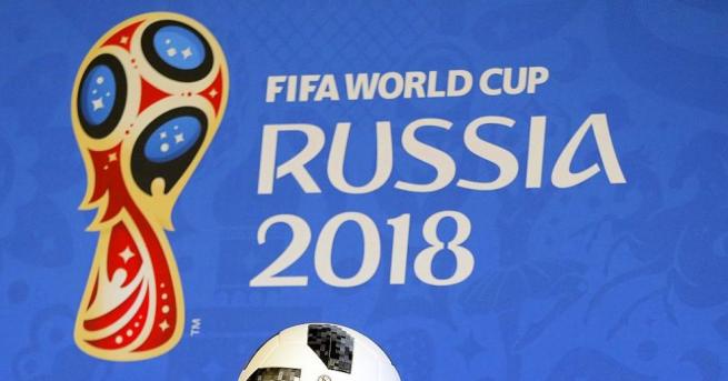 Руският президент Владимир Путин сложи вече подпис на футболната топка