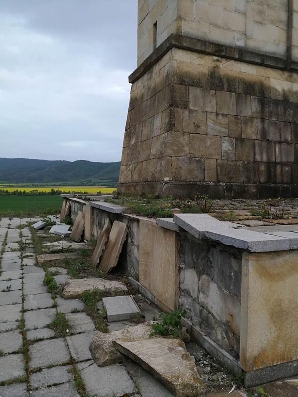  Монумент в Слишовци 