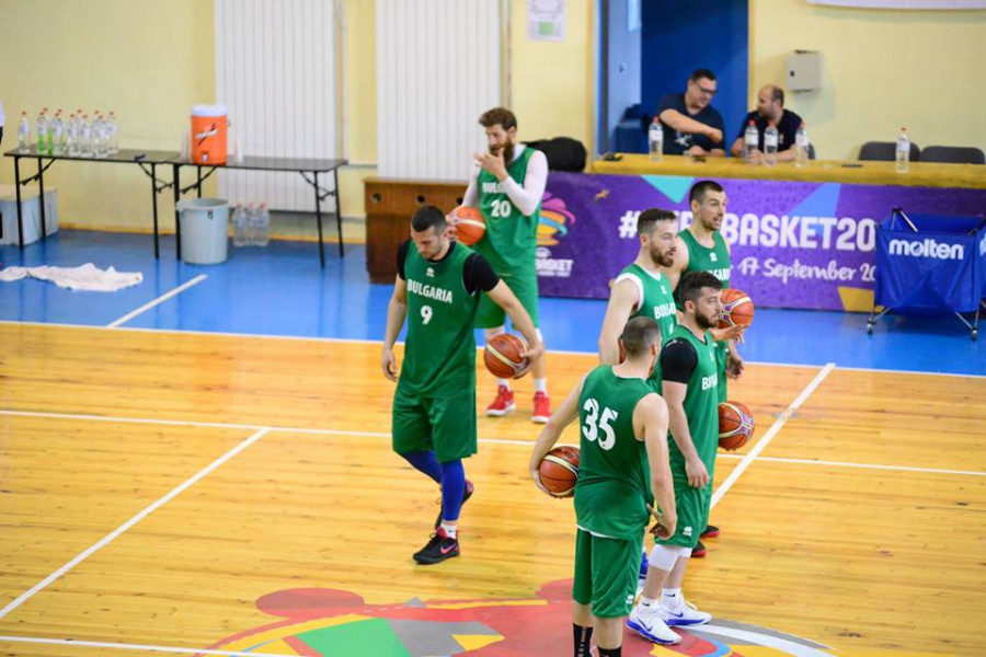Баскетболистите национален отбор баскетбол тренират в Триадица1