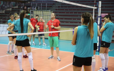 Националките по волейбол с открита тренировка в 