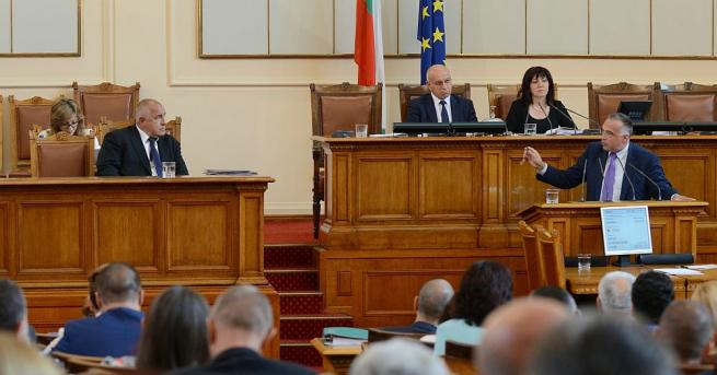Министър председателят Бойко Борисов присъства в парламента за депутатски питания Той