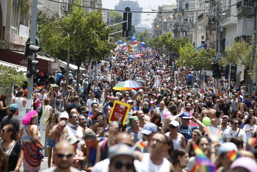 Около 250 хиляди души участваха в 20-ия "Гей прайд" парад в израелския град