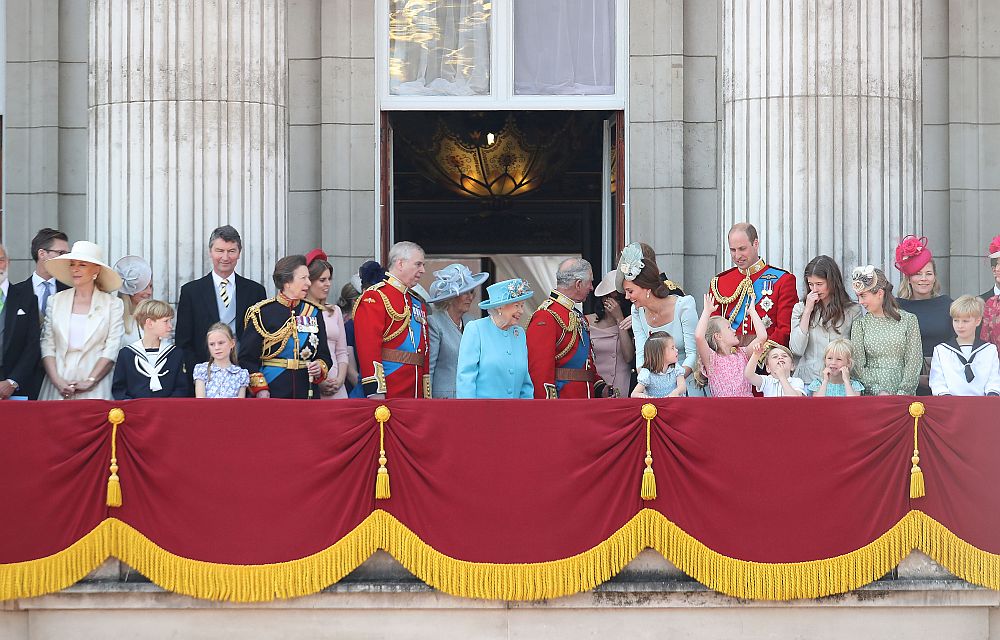 Парад в Лондон за рождения ден на кралица Елизабет Втора