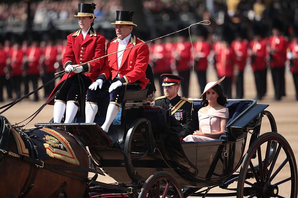 Съпругата на принц Хари - херцогинята на Съсекс Меган, за първи път бе на традиционното официално честване на рождения ден на кралица Елизабет Втора. Освен това херцозите на Съсекс Меган и Хари за първи път се появиха заедно на балкона на Бъкингамския дворец.