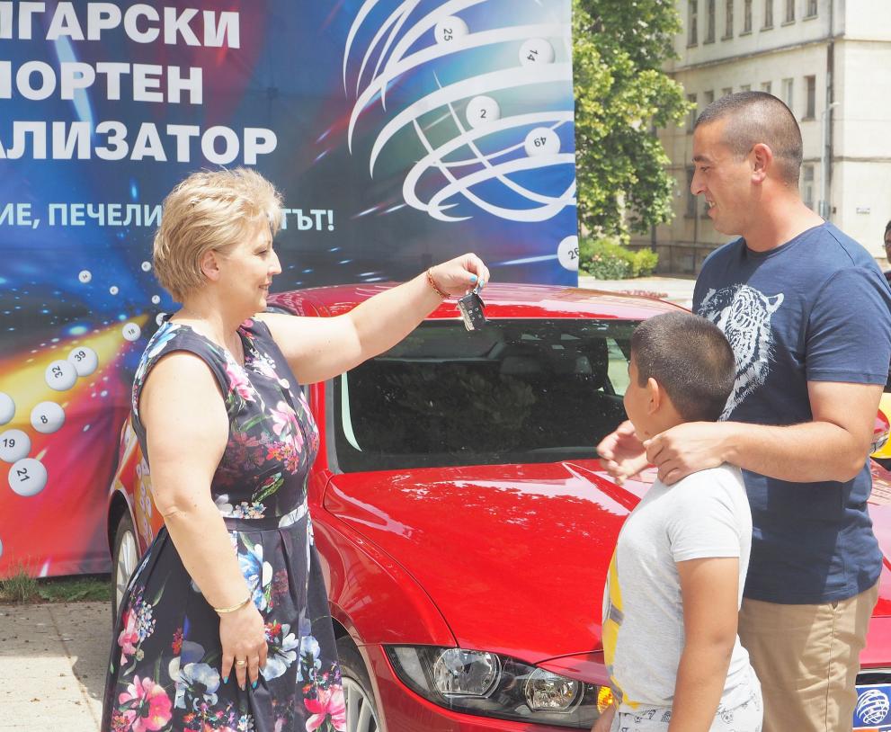 Мъж от Брестовене получи спортна кола от тотото