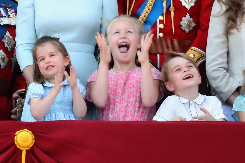 Малките кралски особи буквално откраднаха шоуто на балкона на Бъкингамския дворец