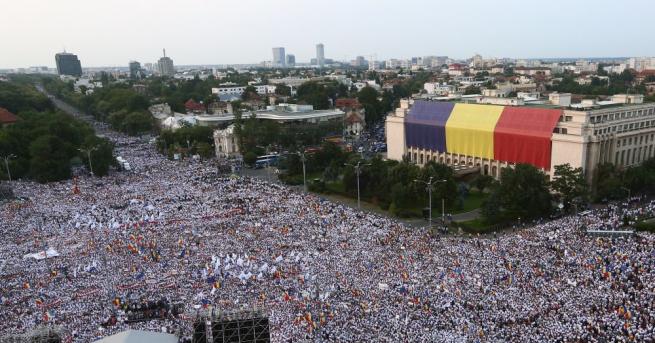 Над 3000 души протестираха на централния площ в столицата Букурещ