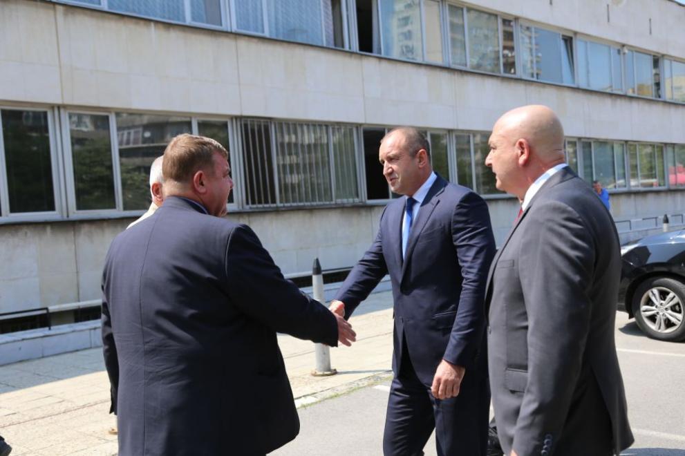  светлочервен радев ВМА летци 