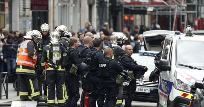 Заложническа драма вдигна на крак властите в Париж в
