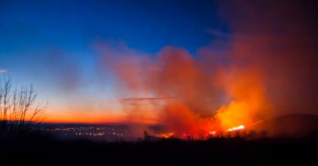 Пожар избухна в Кресненското дефиле Огънят е пламнал в района