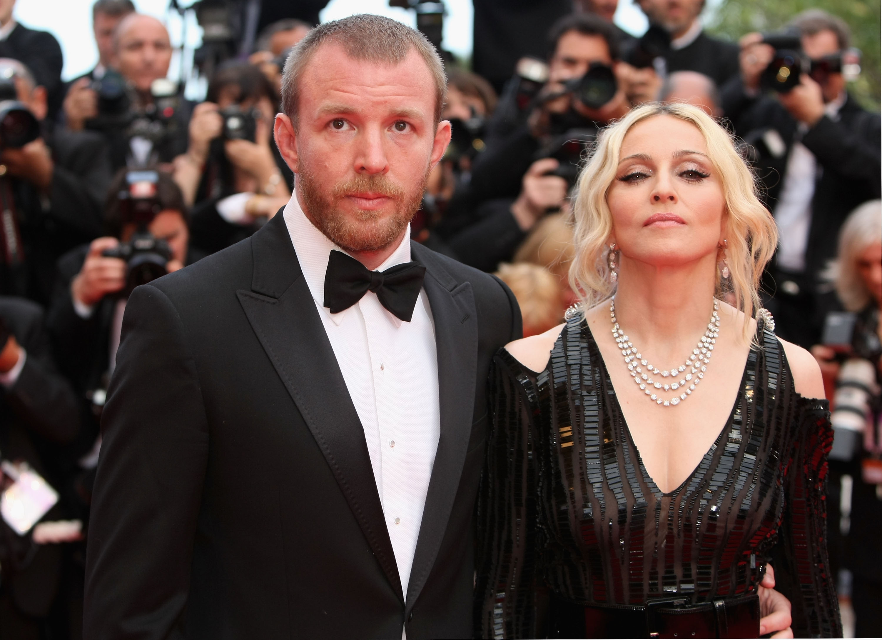 Мадона е на 42 когато се омъжва за 32-годишния Гай Ричи.