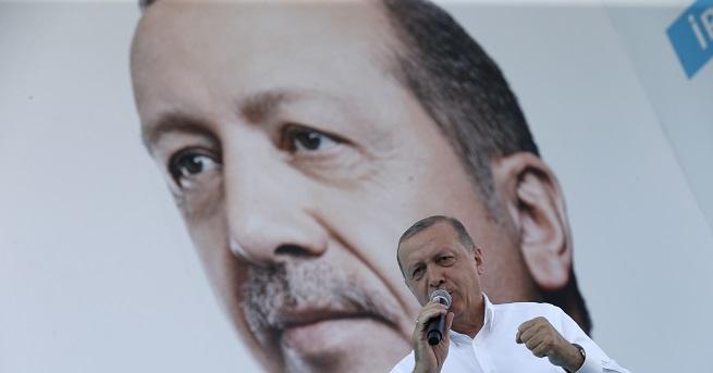 Видеоклип в който президентът на Турция Реджеб Таип Ергдоган инструктира