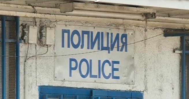 Двама души са задържани след скандал между враждуващи фамилии в