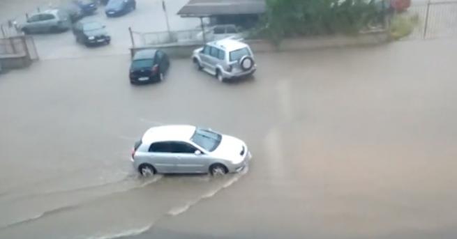 Градушки и нови обилни валежи В Монтана десетки автомобили бяха