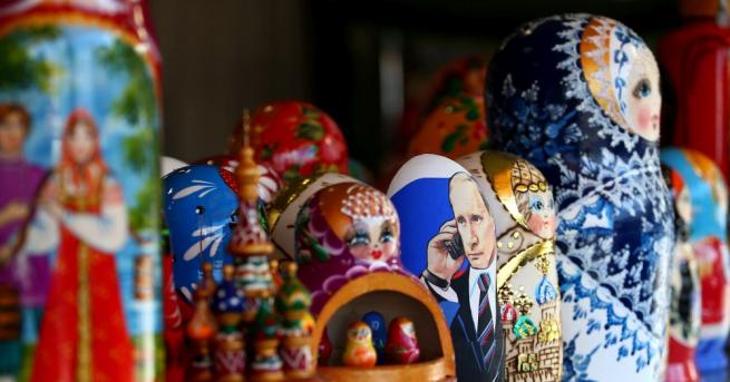 Русия посреща туристите със стотици разнообразни сувенири които да им