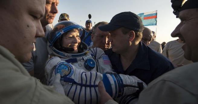 Астронавтката рекордьор Пеги Уитсън се пенсионира на 58 години съобщи НАСА