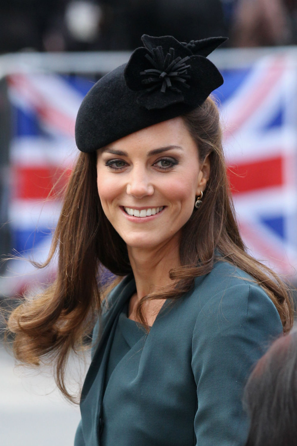 Първият официален съвместен ангажимент с кралицата на херцогинята на Кеймбридж Катрин, 8 март 2012 година
