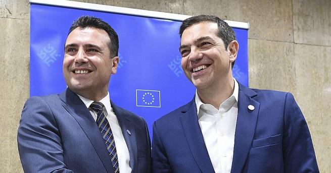 Гръцкият министър на външните работи Никос Кодзияс и македонският му