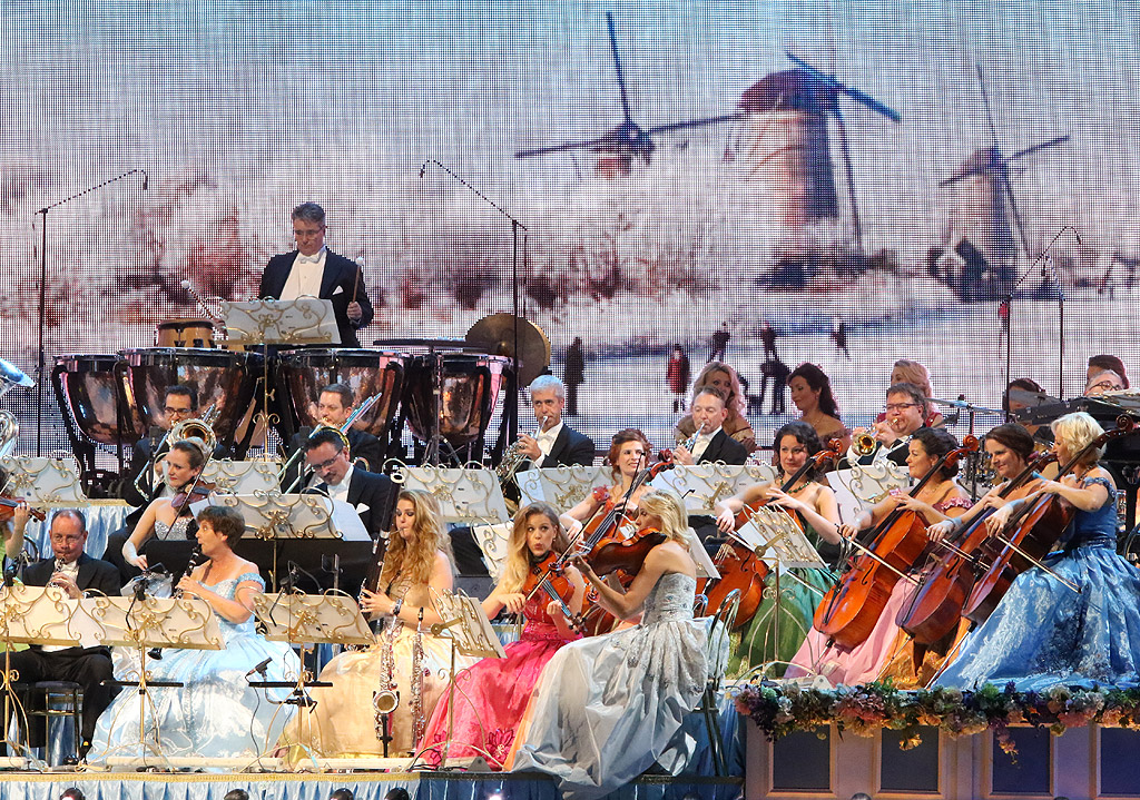 Световноизвестната звезда Andre Rieu за първи път в България „Кралят на валса” – с впечатляващ концерт в „Арена Армеец”