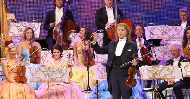 Световноизвестният диригент и цигулар Андре Рийо изнесе първия си концерт
