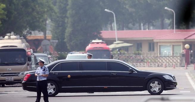 Китайският президент Си Цзинпин посрещна севернокорейския лидер Ким Чен ун с