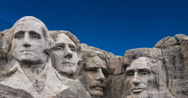 Планината Ръшмор е внушителен мемориален паметник на американската история Намира