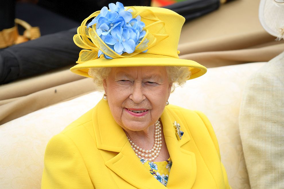 Обсъждането на темата се случва в седмицата, когато 92-годишната кралица Елизабет Втора пропусна служба в „Сейнт Пол“, тъй като се почувствала зле