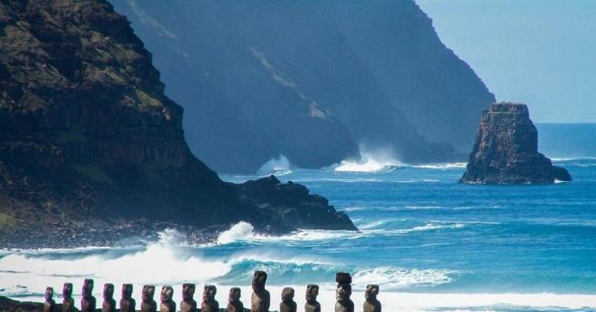 Великденският остров, наричан още Рапа Нуи и Пасха, се намира