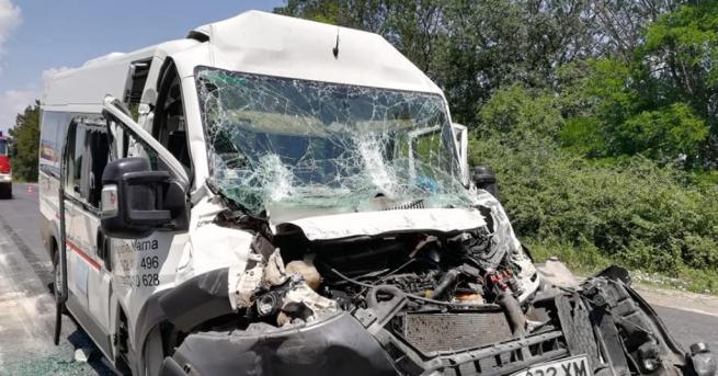 Тежка катастрофа блокира движението по пътя Варна Добрич Инцидентът е станал