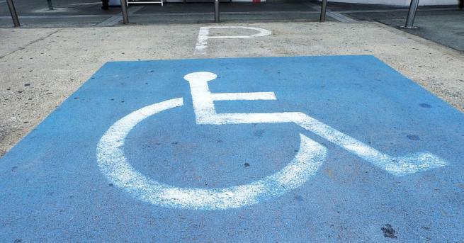 Спор за паркомясто за хора с увреждания предизвика вълна от